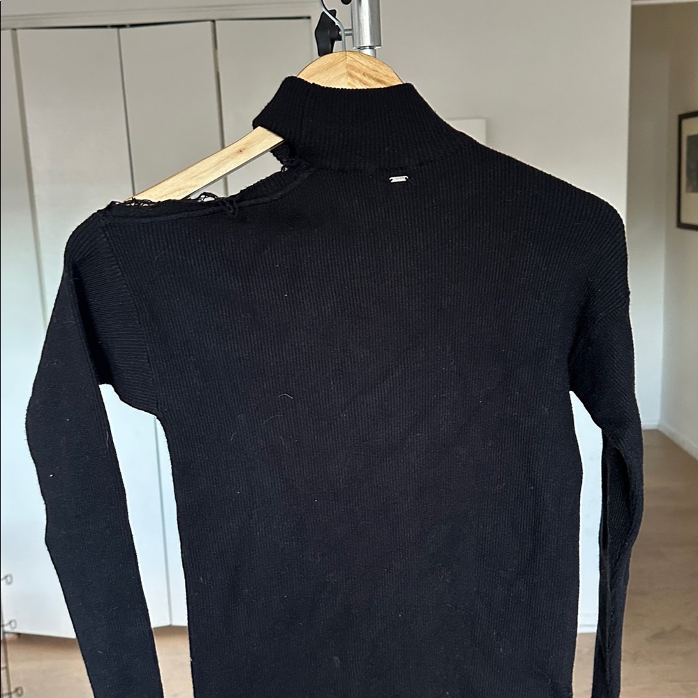 Guess Women’s Black Cold Shoulder Turtleneck XS - Picture 5 of 6